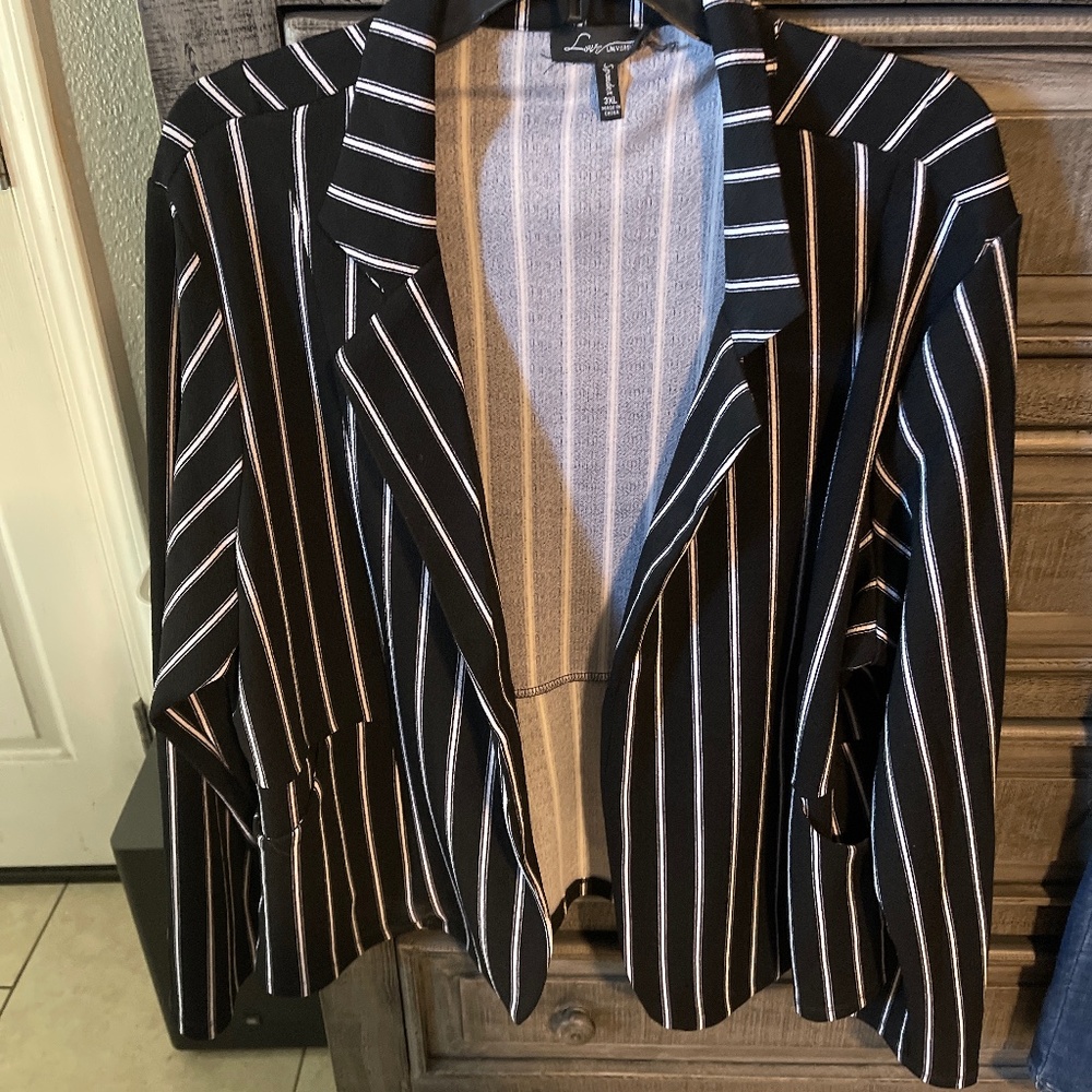 Black & white open blazer